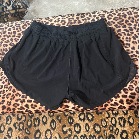 Lululemon Women’s Hotty Hot Short - Picture 2 of 3